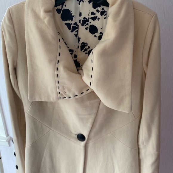 Cream Tempereley London Evening Coat - Picture 2 of 9